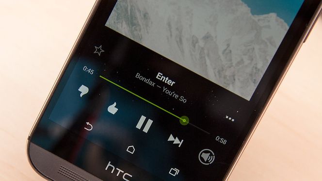 Radiofunksjonen lar deg opprette en «radiostasjon» som spiller musikk du liker. Du kan angi om du liker forslagene eller ikke, slik at Spotify skal bli mer treffsikker når den velger ut låter.