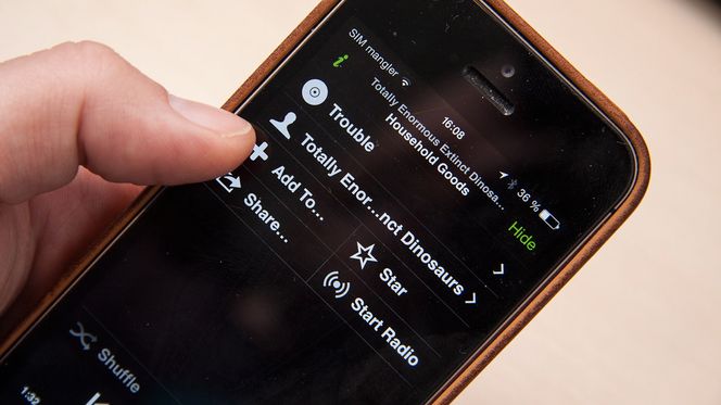 Det er enkelt å jobbe med spillelister på mobilen.