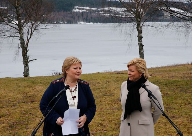 Statsminister Erna Solberg (H) og finansminister Siv Jensen (Frp) på regjeringens budsjettkonferanse som startet mandag morgen på Hurdalsjøen hotell i Akershus.