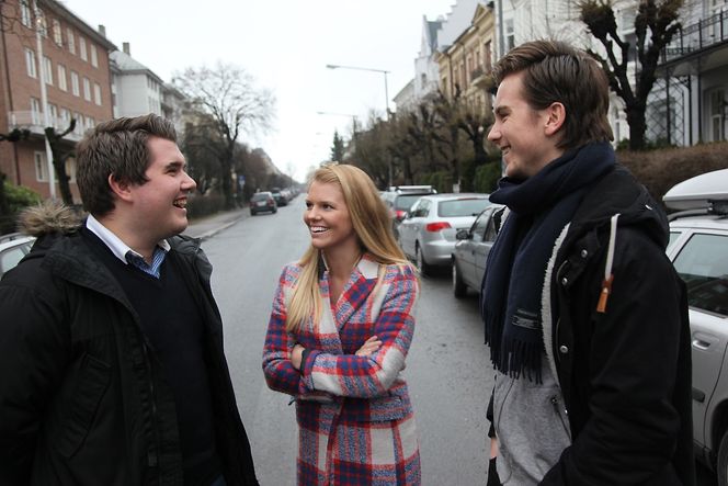 Kundeansvarlig Fredrik Evne Ekli, og Prosjektleder Tine Karlsen tar begge en bachelorgrad i kreativitet, innovasjon og forretningsutvikling ved Markedshøyskolen, mens markedsjef Bjørn Helland Hansen tar bachelorgrad ved BI.