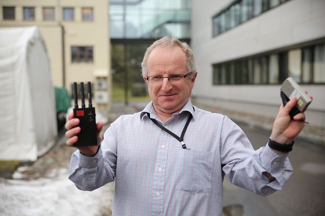 Richard B. Olsen tenker seg at det kan være yrkessjåfører som vil hindre arbeidsgivere som har flåtestyringssystemer å se hvor de er, som bruker GPS-jammere. Her med to ulike modeller.