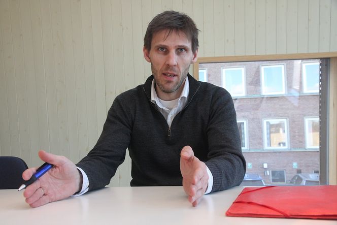 Tett: Med større regnekraft, kan meteorologene spå været med større detaljgrad. Forsker Jørn Kristiansen gleder seg til å få tilgang til den nye svenske superdatamaskinen fra neste vår.
