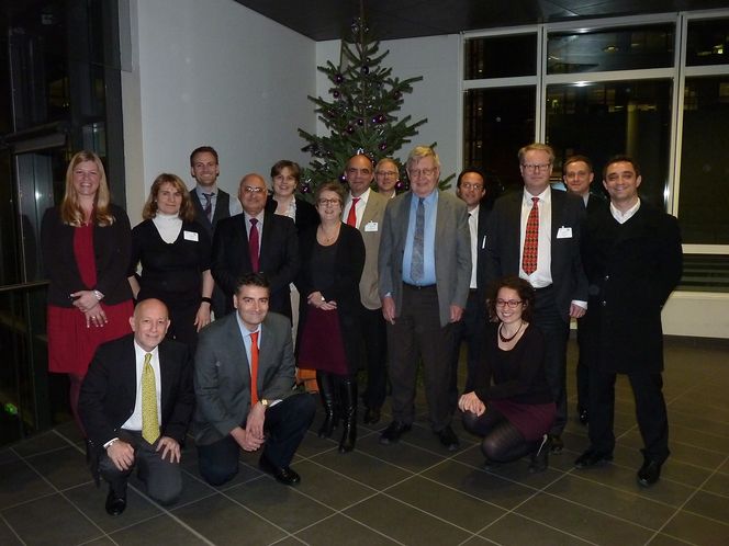 Komiteen ISO/TC 279 som har jobbet med en europeisk standard for innovasjonsprosessen samlet til siste møte rett før jul. De tre norske representantene står i bakerste rekke fra venstre: Helén Johansen Blanco, Turid Buvik og Magnus Hakvåg.