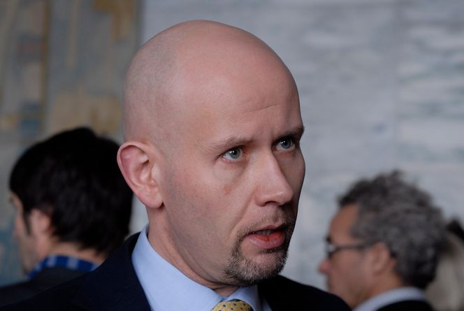 Olje- og energiminister Tord Lien sa at han har grunn til å følge med på selskapenes utnyttelse av ressurser på eksisterende felt.