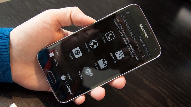 Samsungs strømsparemodus skal gjøre det mulig å bruke telefonen en dag ekstra selv om du bare har ti prosent batterikapasitet igjen.