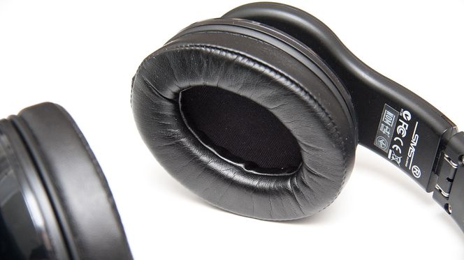 SMS Audio Street by 50 har store øreklokker som omslutter hele øret.