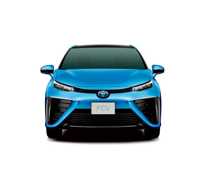 Toyotas første serieproduserte brenselcellebil (FCV) lanseres innen april 2015 i Japan og på sommeren i Danmark, Tyskland og England. Norge må vente minst til 2016.