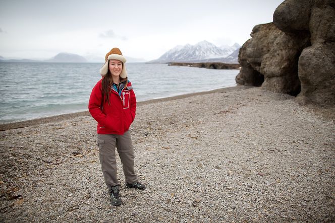 Langt hjemmefra: Anita Titmarsh er kommet til Ny-Ålesund fra Australia. Foto: Eirik Helland Urke