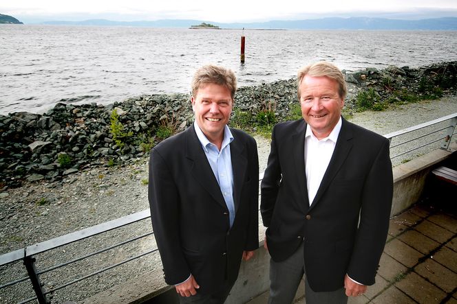 Reinertsen benytter seg av den ledige kompetansen på markedet, etter at andre oljeleverandører startet å nedbemanne, og ansetter innen spesielle fagområder. Samtidig vil de verne om den kompetansen de har til markedet tar seg opp igjen. Her ved direktør for forretningsutvikling Geir Suul (til venstre) og eier Torkild Reinertsen.
