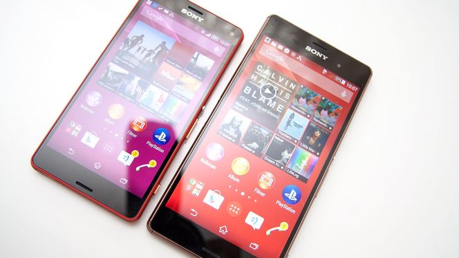 Sony Xperia Z3 Compact ved siden av Sony Xperia Z3.