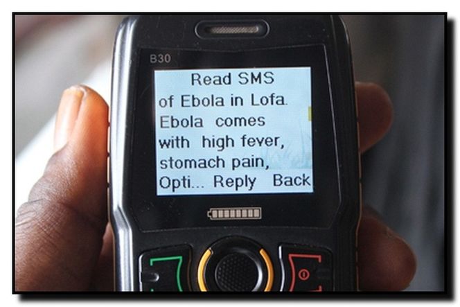 Enkle mobiltelefoner er kjernen i Unicefs kommunikasjonsløsninger ute i felt.