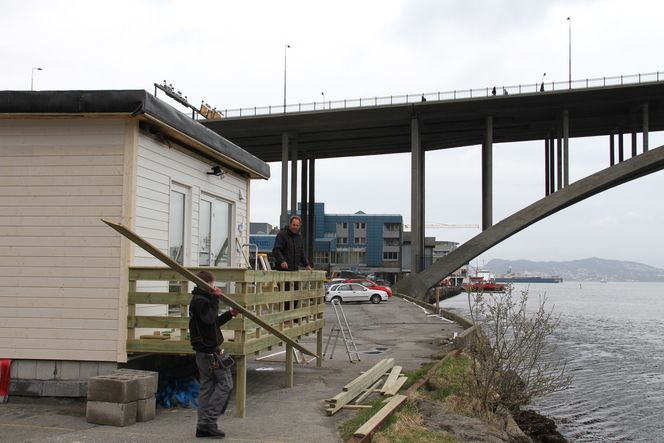 VISNING: En ferdig modul er levert som visningsleilighet. I det ferdige bygget ender den i fjerde etasje. Bygget kommer opp mellom broen og visningsleiligheten.