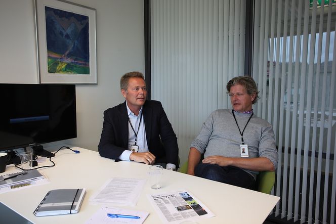 Administrerende direktør i Multiconsult Christian Nørgaard Madsen mener de hadde en relativt liten rolle i prosjektet på Grønneviksøren. Til venstre kommunikasjonssjef Gaute Christensen.