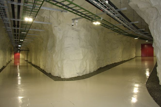 DYPT: Datahallene ligger på to nivåer 175 meter inn i fjellet.