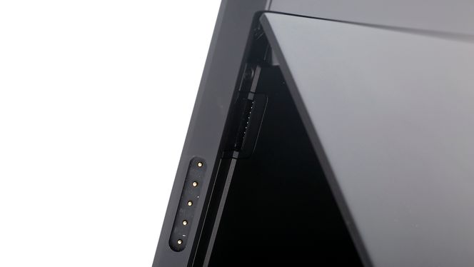 MicroSD-port gjør at du kan utvide lagringsplassen for en relativt billig penge. Det kan vise seg nødvendig, ettersom operativsystemet bruker 17-18 GB.