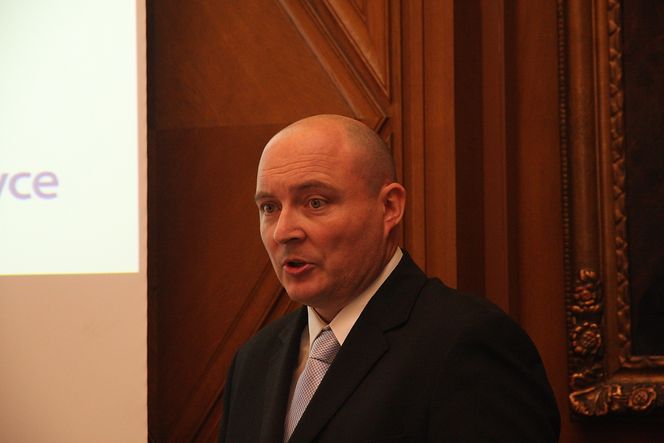 VANLIG: Salgs- og markedssjef for fraktefartøy i Rolls-Royce Marine, Stein Ruben Larsen, sier at det alltid blir utfordringer med nytt design og nye underleverandører.