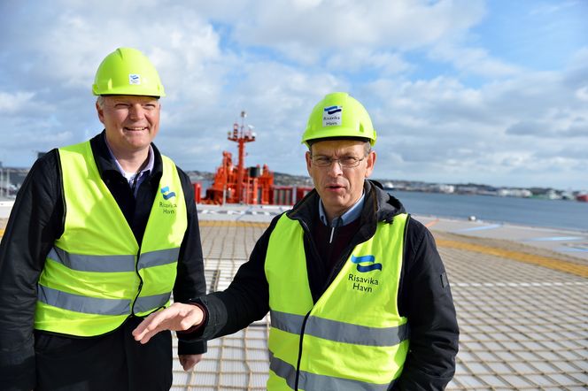 Spente: Erik Normann Ulland, leder for silikatprosjektet på Snorre, og Kjetil Skrettingland som er prosjektansvarlig for undergrunnsdelen av piloten, er spente på resultatene av pilottesten.