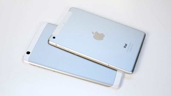 Hel- og halvdekkende: Mini 2 har nesten alt av sider og rygg dekket av børstet aluminium. Bare et lite felt hvor antennene sitter er i plast. Det er mer synlig plast på LG-brettet.