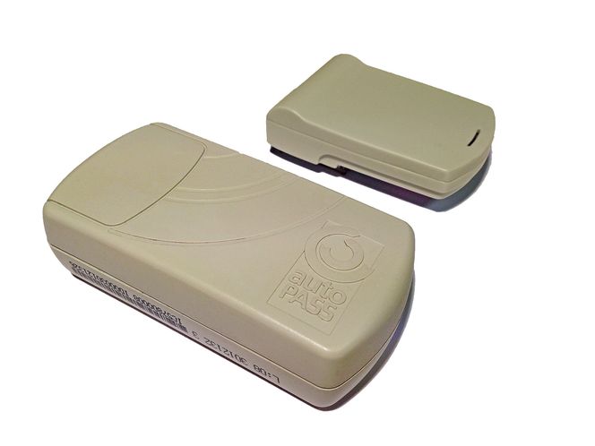 Den nye brikken vil ta mindre plass oppunder speilet i frontruten.