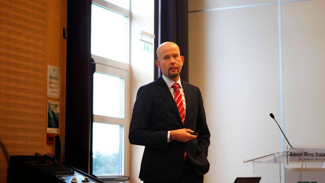 Olje- og energiminister Tord Lien hadde lite konkret å si om hvordan kostnadsnivået på sokkelen skal ned.