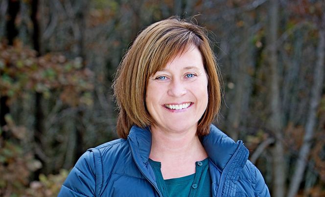 Avdelingsdirektør Irene Åmot hos PT vil ikke risikere at Telenor stopper fiberutbyggingen.