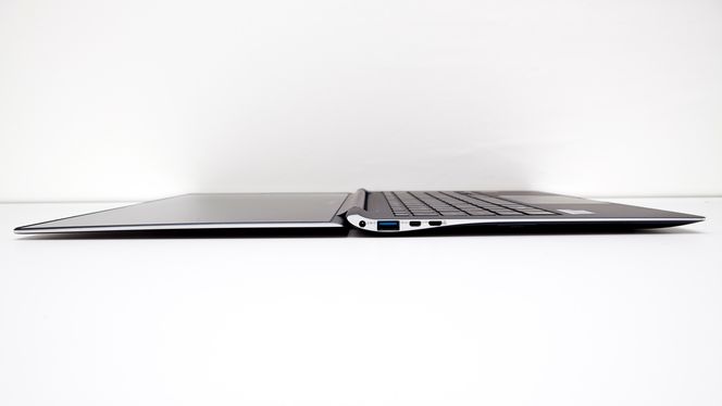 Den nye Book 9 har fått en mer fleksibel skjermhengsel. Nå kan den legges helt flatt.