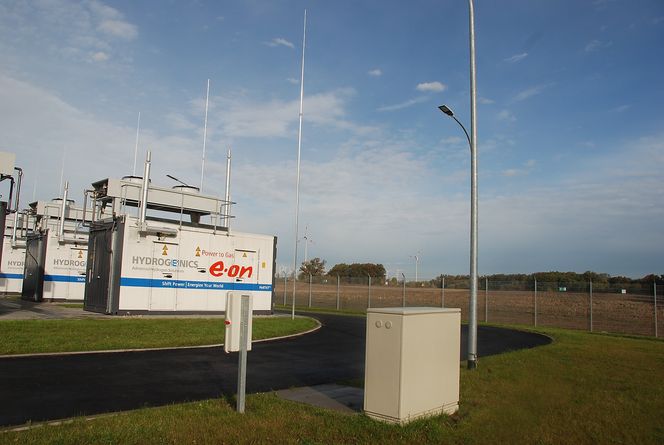 Tester lagringsteknologi: Det tyske energikonsernet Eon har for første gang injisert hydrogen produsert av vindkraft inn i naturgassnettet via dette kraft-til-gass-anlegget i Falkenberg. Tanken er å bruke overskudd av fornybar energi til å øke fornybarandelen i gassnettet. Eon utreder nå hvorvidt en slik verdikjede kan stables på beina økonomisk, juridisk og politisk.