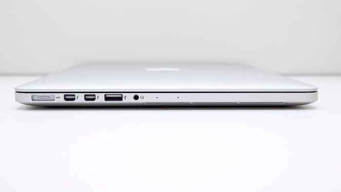 To Thunderbolt-porter lar deg koble til både harddisker og flere skjermer.