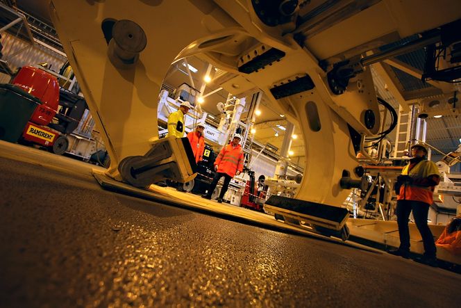 PRS-basen: Reparasjon av rørledninger er hovedoppgaven, men for å holde utstyr, mannskap og kompetanse vedlike og i beredskap har miljøet tatt på seg flere oppgaver. I midten, Statoils PRS-leder Jan Olav Berge, i følge med mannskapet sitt.