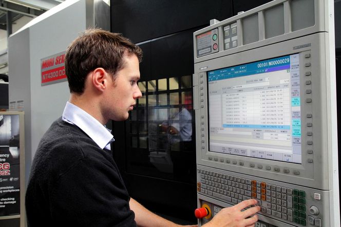 Etterspurt arbeidskraft: Fremtidens maskinoperatør har ganske andre oppgaver og krav til utdanning enn det tradisjonelle bildet av industriarbeideren. Konkurransen om denne arbeidskraften i fremtiden blir tøff.