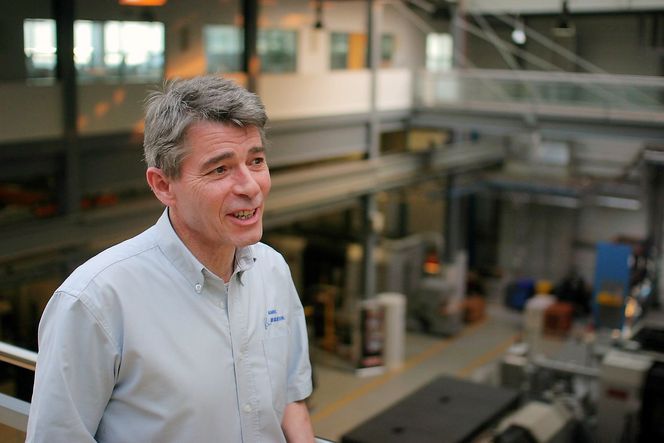 Initiativtager: Adrian Allen, forretningsmann med bakgrunn i knivindustrien i Sheffield, dro i gang det som nå er en av Storbritannias fremste institusjoner for forskning på materialer og produksjonsprosesser i industrien.