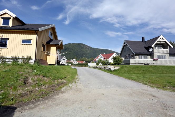 Forebyggende: På dette byggefeltet sør for Otta sentrum har tomtene blitt fylt opp med masser slik at husene får den nødvendige klaringen til en storflom.