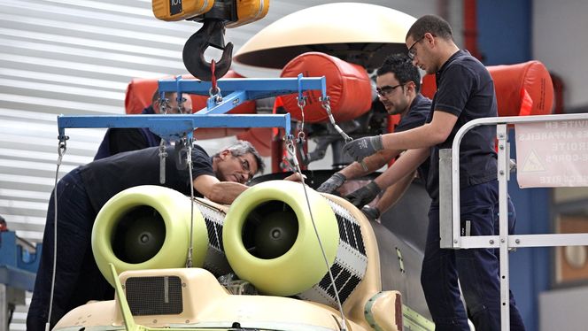 Parallelt med at Eurocopter har jobbet på spreng for å komme til bunns i akslingsproblemet på hovedgirboksen på EC225, er selskapet i ferd med å skru opp produksjonen av helikopteret her på sluttmonteringsfabrikken i Marignane. Rotorbladene produseres i Paris.