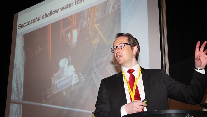 Siemens skal ha sine karftforsynings- og kontrollsystemer for inntil 3.000 meters dyp klar om kort tid. 2020 er ikke noe problem, bedyrer Henrik Steine Madsen, leder for Siemens Subsea.