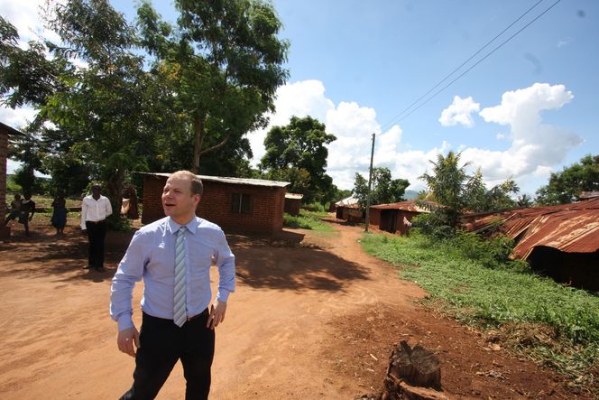 Postitvt med gass: Utviklingsminister Heikki Holmås synes det er bra at Tanzania har funnet store mengder fossil energi.