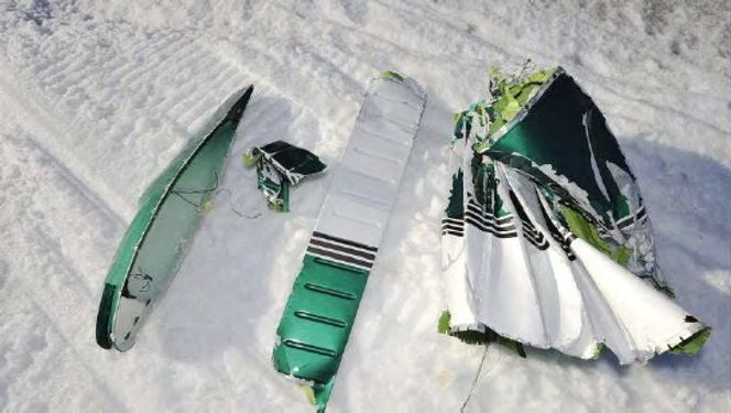 Delene som falt av flyet ble senere funnet under kollisjonsstedet.