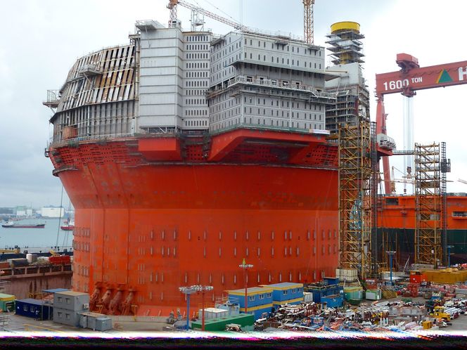 Nærmer seg: Dette ferske bildet av Goliat-­plattformen ved verftet i Sør-Korea viser at FPSO-en begynner å nærme seg ferdigstillelse.