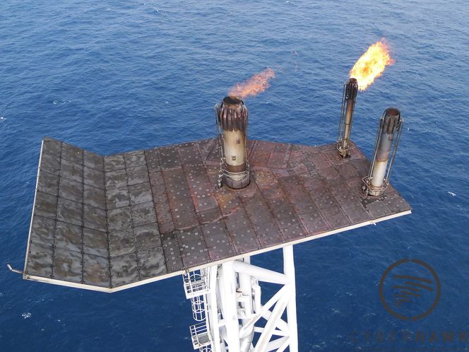 Faklene på norsk sokkel har behov for inspeksjon og vedlikehold. Nå har Statoil forsøkt å bruke fjernstyrte helikoptre for å gjennomføre inspeksjonene.