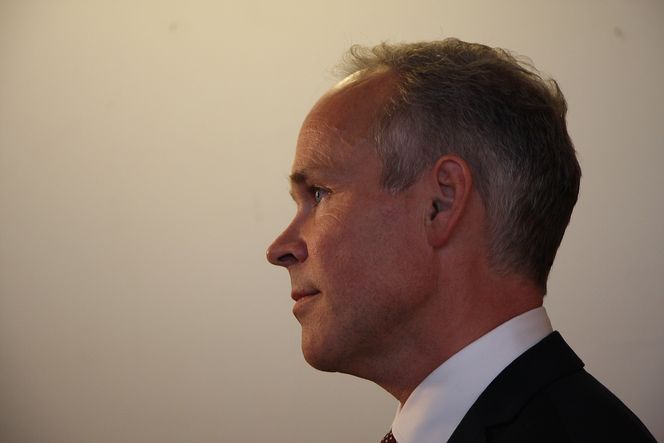 Valgminister Jan Tore Sanner skrinlegger e-valget fordi en god porsjon av de stemmeberettigede ikke kjenner til hvordan de overholder prinsippet om hemmelig valg uten innsyn og påvirkning.