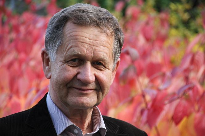 Professor John Rekstad mener solfangere gir vel så mye energi som varmepumper. Men han er kritisk til manglende systemforståelse hos leverandørene av både varmepumper og solfangere.