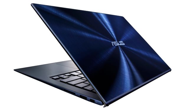 UX301 fås i hvit og blå.