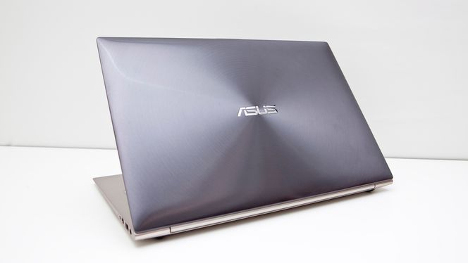 Asus' spunnede metall er tøft, og aluminum på hele kroppen gir en viss luksusfølelse.