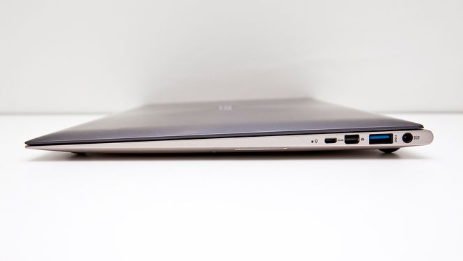 Zenbook Touch ligner på Macbook Air i utforming.