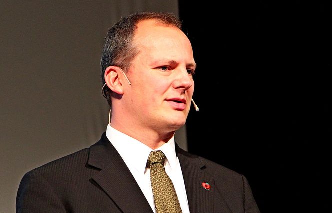 TEMPO: Samferdselsminister Ketil Solvik-Olsen legger opp til høyt tempo på arbeidet for bedre bredbåndskapasitet.