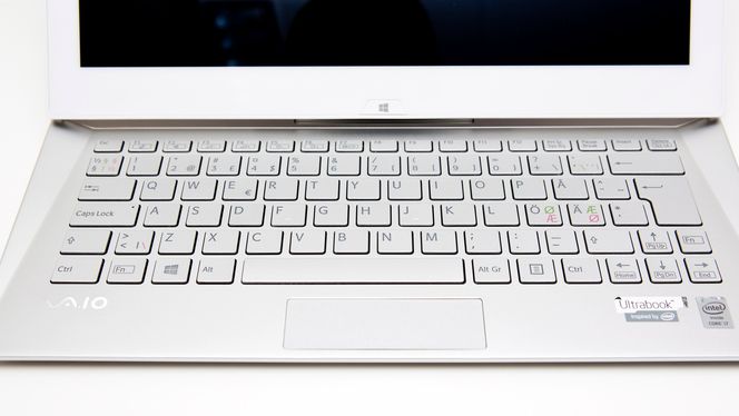 Tastaturet er veldig grunt, men likevel helt greit å skrive på. Og langt bedre enn Duo-ens mindre lillebror.