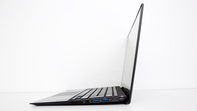 Vi gratulerer herved Sony med prisen for mest restriktive skjermhengsel på en maskin noen gang.