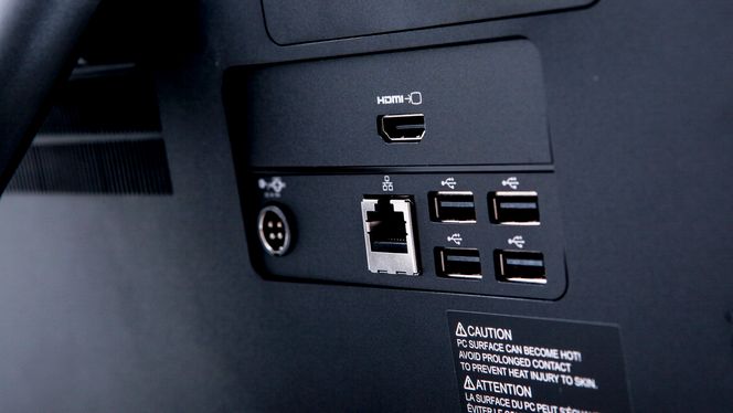 LX830 har godt med porter, men vi skulle gjerne sett HDMI-ut, ikke bare -inn.