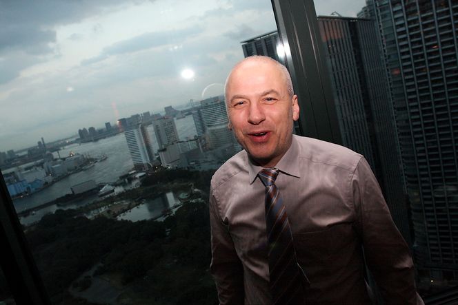 OPTIMIST: Trygve Thommesen i PPM sier det er et teknologieventyr om sluttestene av robotsoftwaren deres lykkes de neste månedene. I bakgrunnen havneområdet Kachidoki i Tokyo.