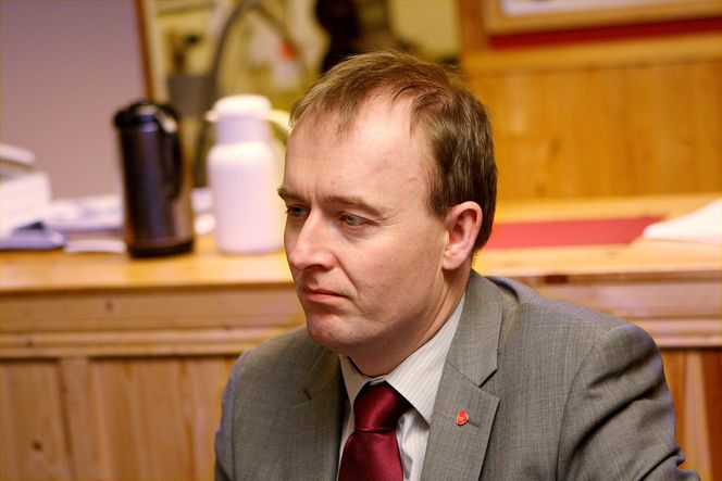 OPPFORDRER TIL HANDLING: Det kan potensielt være svært kostbart for et nytt selskap å rydde opp i forurensingsforholdene i Sulitjelma. Derfor mener stortingsrepresentant Eirik Sivertsen (Ap) at det viktigste er å definere statens ansvar i denne sammenhengen.