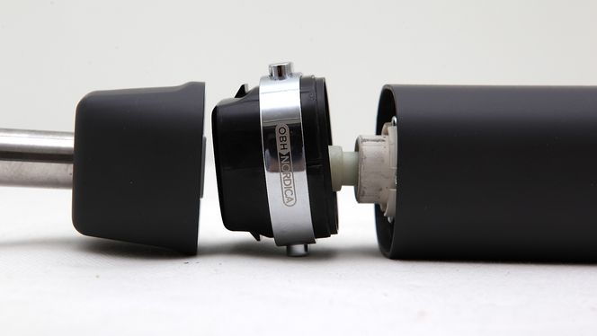 Denne ekstra-duppeditten i midten bør være unødvendig, etter vår mening. Vår testenhet var dessuten et